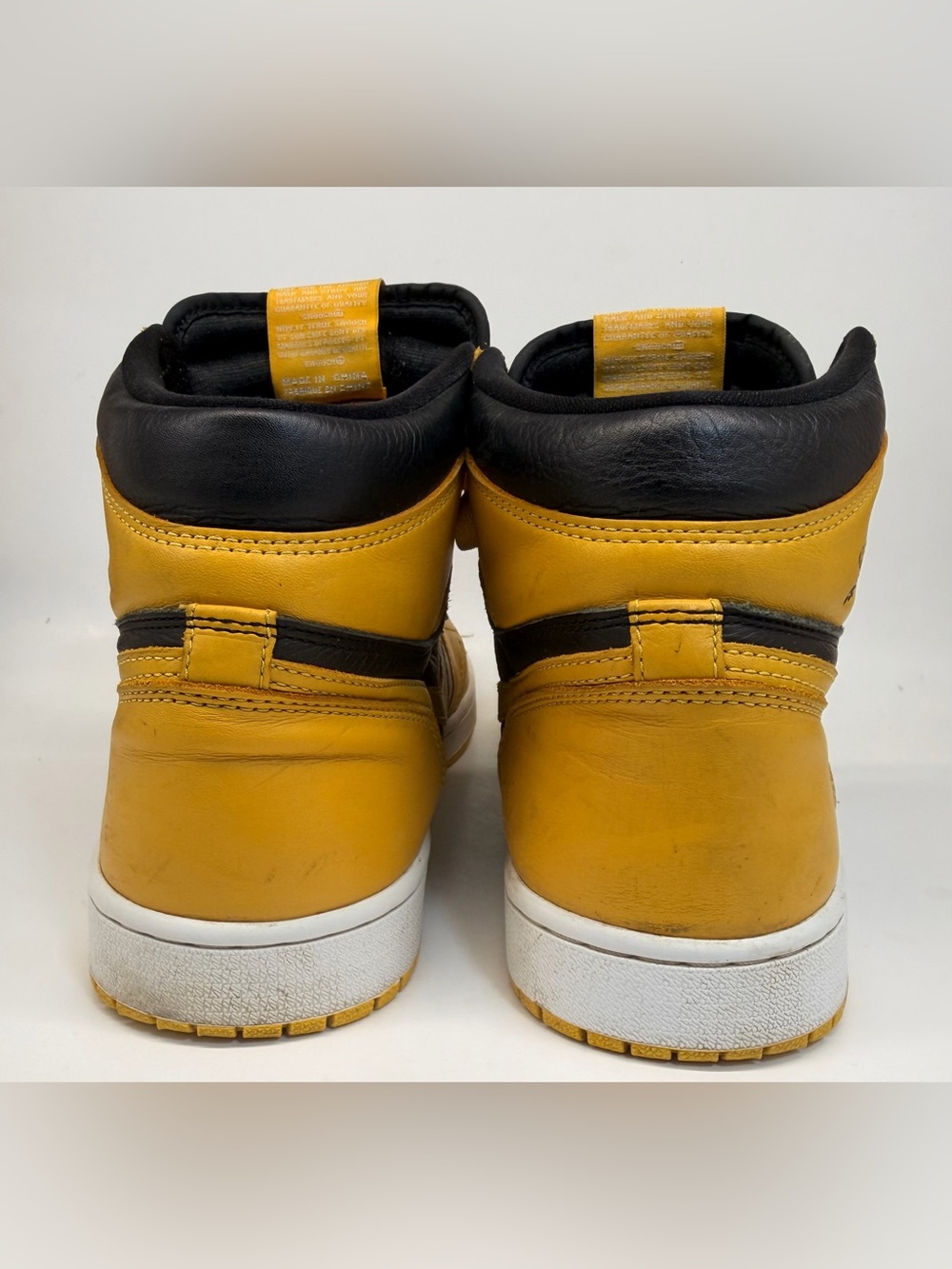 Nike Air Jordan 1 Retro High (194) - Picture 4 of 9